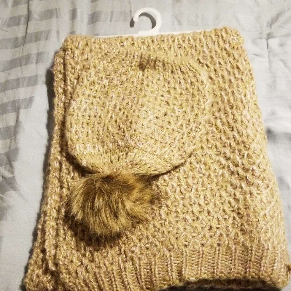 Scarf and hat set